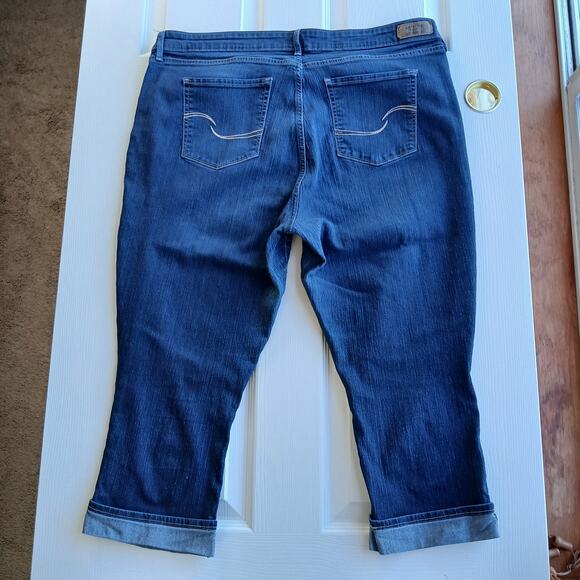 Levi Strauss Signature Modern Capri Denim Pants 20 W35 distressed stretch 40"W - Picture 3 of 14